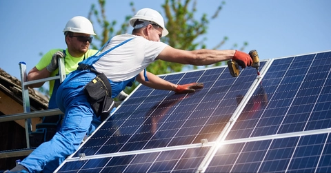 Jangan Pasang Panel Surya Sebelum Baca Ini: 7 Fakta Penting yang Harus Gen Z Indonesia Tahu di 2025